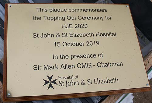 What's the Difference Between Cast and Etched Metal Plaques?
