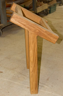 Solid wooden stand with 600mm legs
