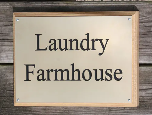 title here Engraved brass plaque on wooden plinth