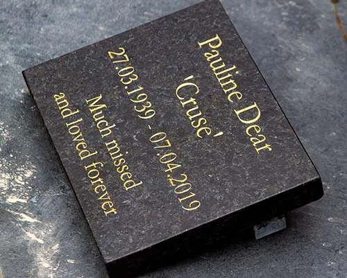 By placing the tablet at angle you will increase the lifspan of the paint. Granit Tablet With Riser.