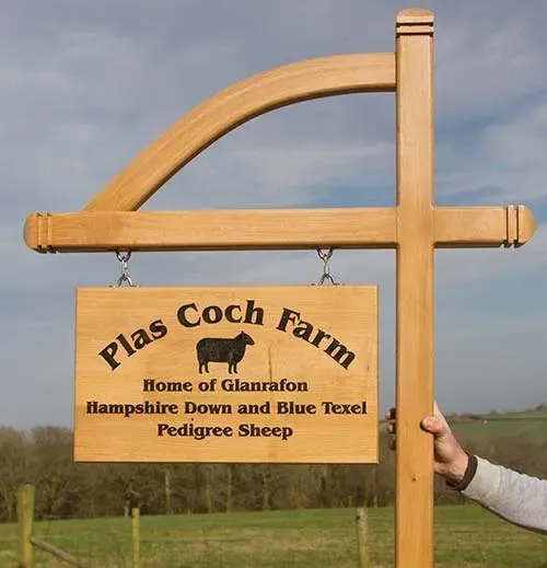 Made from oak this is our most expensive post and arm. The Exclusive Exmoor Post and Arm