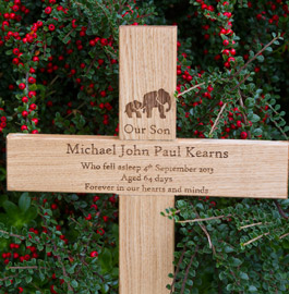 Oak memorial cross