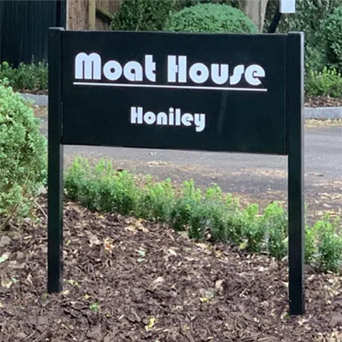 Ideal for a long life entrance sign. Aluminium Tray Sign