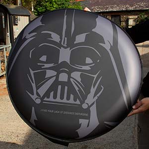 The Darth vader design completly covers the wheelcover.
